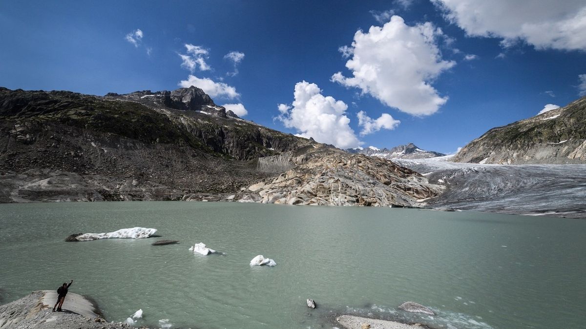 Tající ledovce vytvořily ve švýcarských Alpách přes tisíc nových jezer